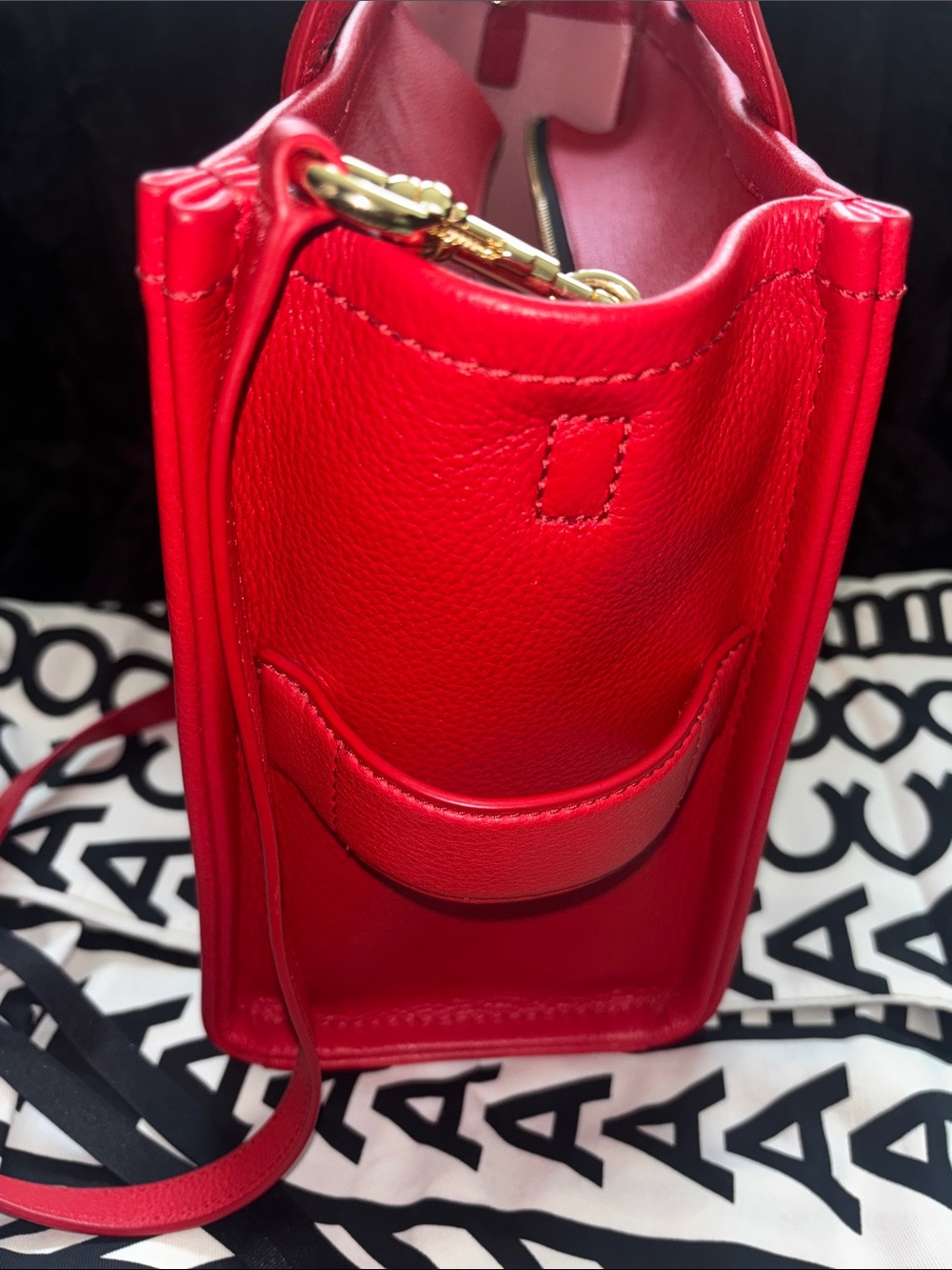 NEW!! Marc Jacobs Red “The Tote Bag” Leather Tote with Dust Bag and Insert!! - Picture 7 of 12